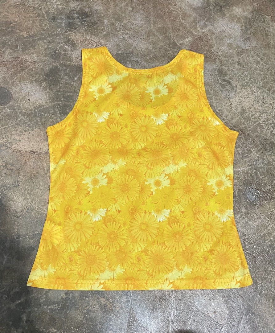 Vintage yellow floral top (Category: Looking For) located in Davao. Submitted by mj_designervintagecurator (Listing ID 1459838759, Image 2). Description: 📌in good condition 📌best fit small to med 📌bust 34- armhole 16- length 21 inches.