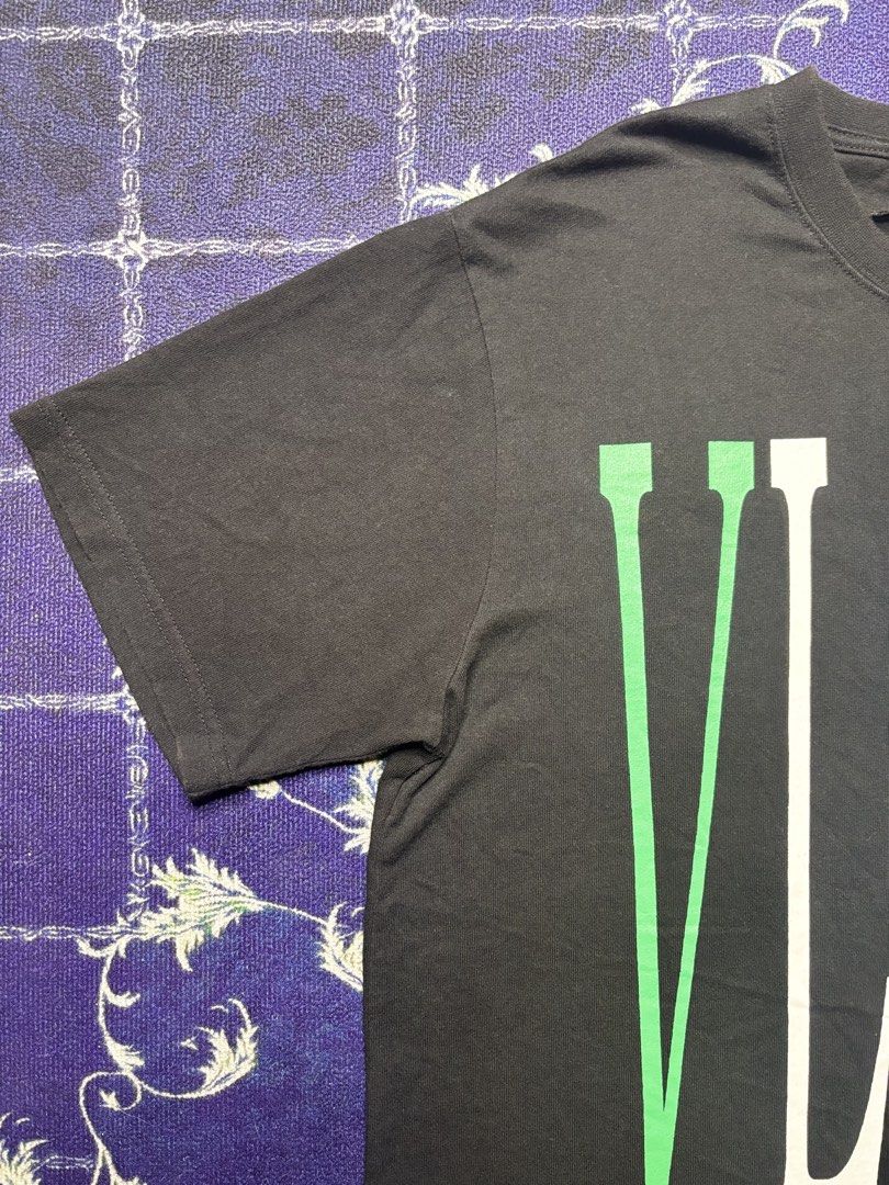 Vlone “V” Staple Tee (Category: Tshirts & Polo Shirts ) located in Valenzuela. Submitted by telagram (Listing ID 1459738037, Image 2). Description: .