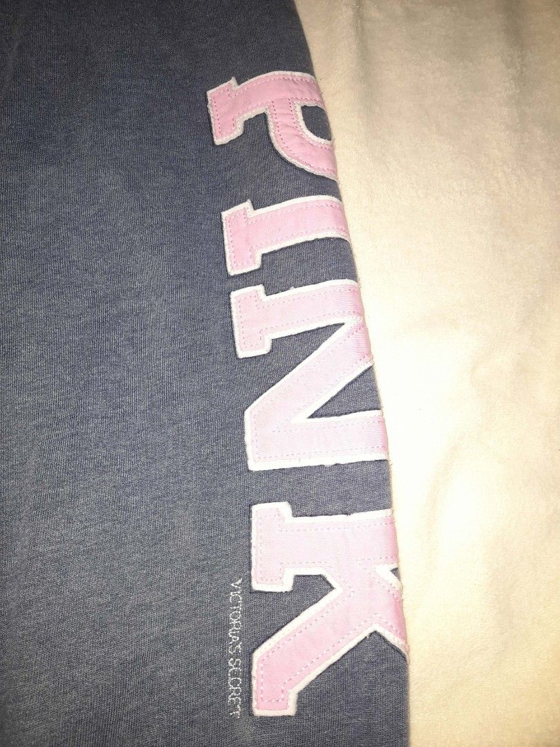 V.S PINK Low Waist Joggers (Category: Jeans) located in Cabanatuan. Submitted by luthien.thrifts.13 (Listing ID 1459739063, Image 3). Description: With flaw as you can see in the picture, the string.