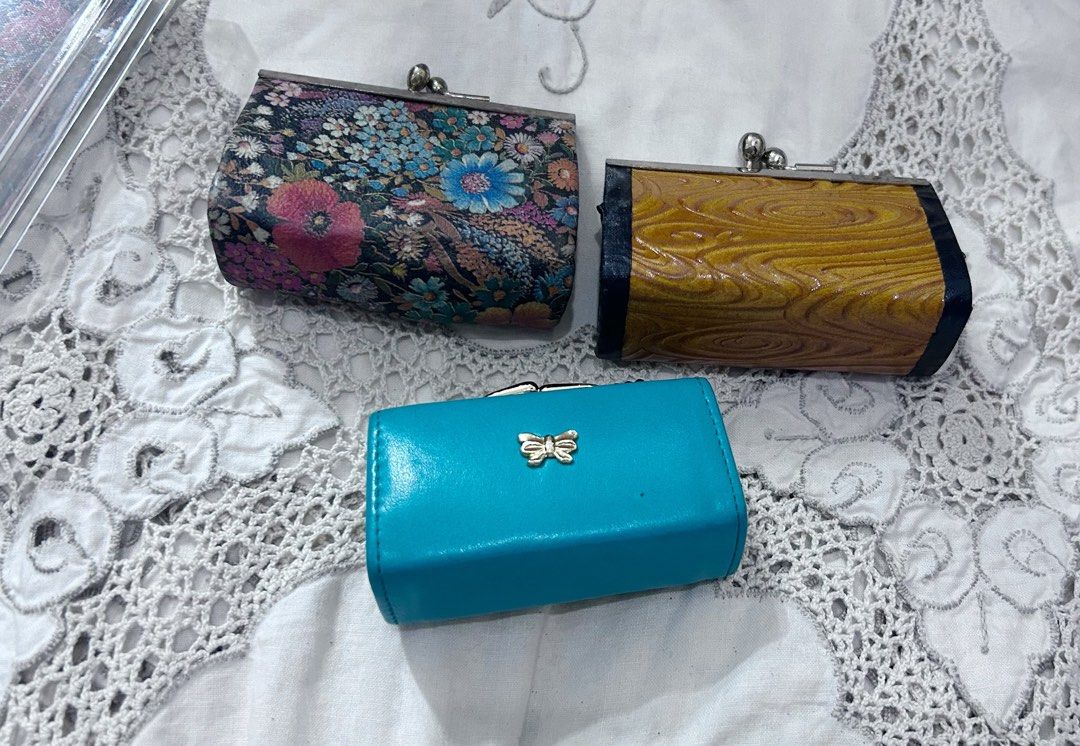VTG Small Purses (Category: Other Accessories) located in Makati City. Submitted by cestparfaitvintagejewelries (Listing ID 1459864785, Image 1). Description: With minimal sign of usage.