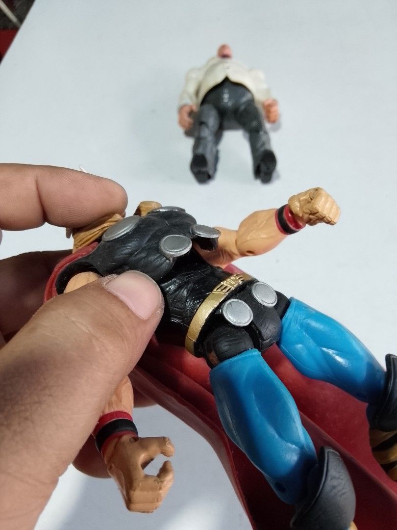 Walmart Exclusive Thor action figure (Category: Figurines & Statues) located in San Pedro. Submitted by verge123 (Listing ID 1459780449, Image 3). Description: loose used Authentic Marvel standing 7 inches issues walang hammer umaanga un rubber sa body di ko lang alam kung natural nia un or not bawal sa maselan at maarte.