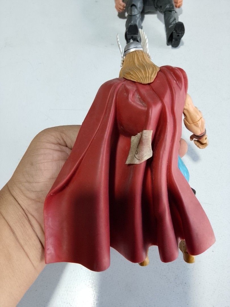 Walmart Exclusive Thor action figure (Category: Figurines & Statues) located in San Pedro. Submitted by verge123 (Listing ID 1459780449, Image 2). Description: loose used Authentic Marvel standing 7 inches issues walang hammer umaanga un rubber sa body di ko lang alam kung natural nia un or not bawal sa maselan at maarte.