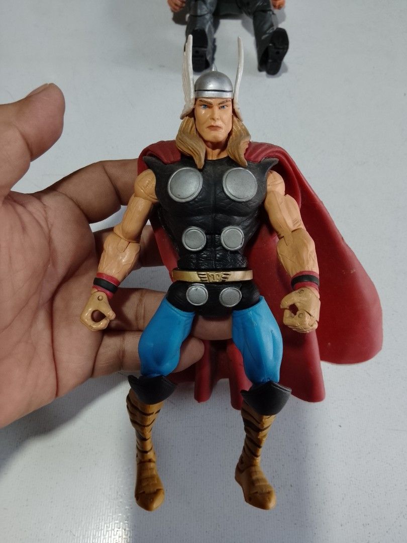 Walmart Exclusive Thor action figure (Category: Figurines & Statues) located in San Pedro. Submitted by verge123 (Listing ID 1459780449, Image 1). Description: loose used Authentic Marvel standing 7 inches issues walang hammer umaanga un rubber sa body di ko lang alam kung natural nia un or not bawal sa maselan at maarte.