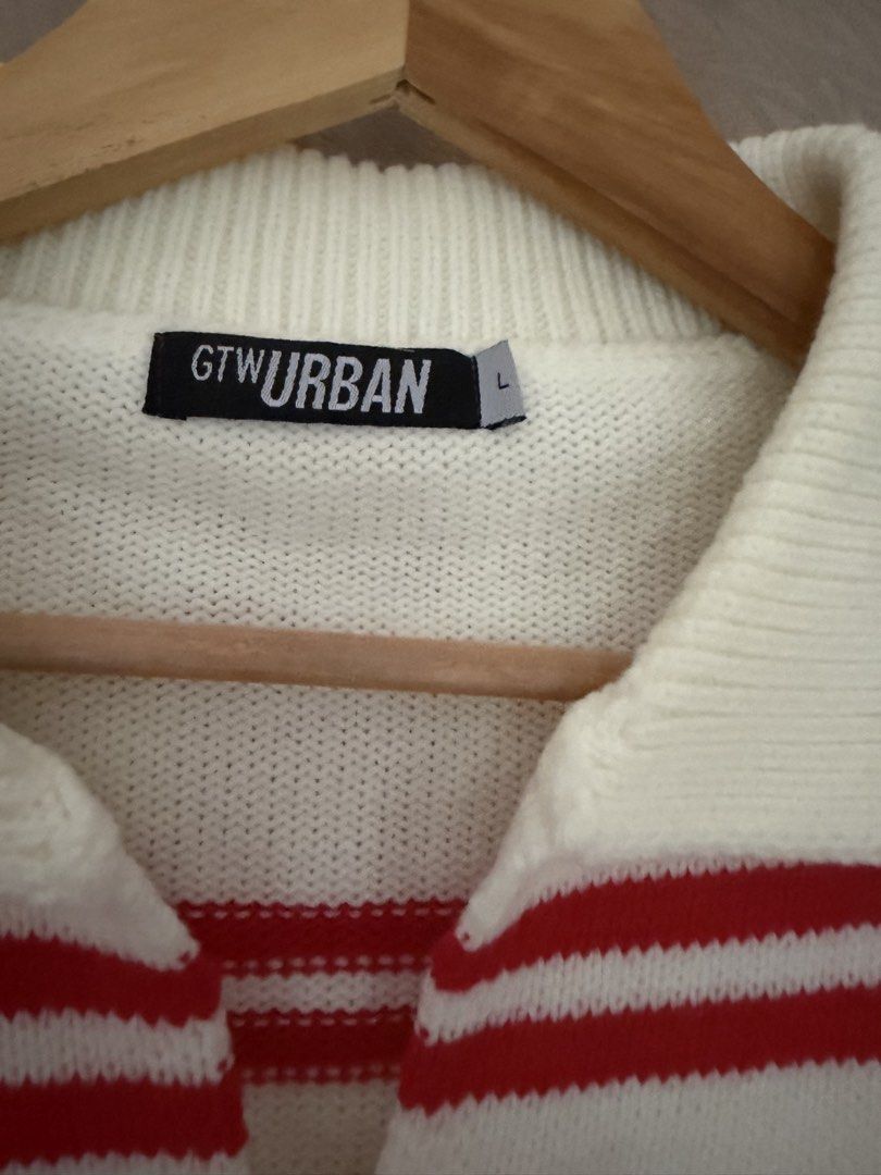 White & Red Striped Sweater (Category: Coats, Jackets and Outerwear) located in Manila. Submitted by pachoooli (Listing ID 1459847831, Image 3). Description: Once used only Bought for 990 Fits up to xl.