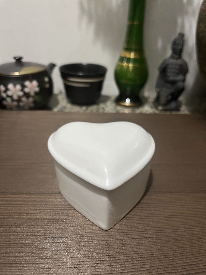 White Ceramic Heart Shaped Ring Dish Trinket with box (Category: Rings) located in Taguig. Submitted by minmin_parker (Listing ID 1459852518, Image 2). Description: - Adorable heart-shaped ceramic dish - Features a lid to keep your treasures safe - Ideal for storing rings, earrings, or small trinkets - Adds a touch of charm to your bedside table or dresser - Clean and simple design.