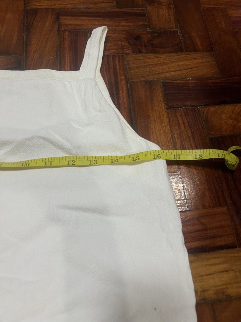 White Crepe Blouse (Category: Others Tops) located in Quezon City. Submitted by chloe_declutter (Listing ID 1459770334, Image 2). Description: Open to pickup/j&t delivery Cubao QC location Still available 9/26 Code: Teal Box.