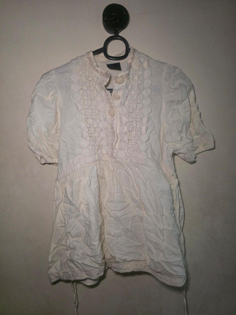White Crochet Lace Blouse (Category: Blouses) located in Manila. Submitted by dcory (Listing ID 1459777174, Image 2). Description: .