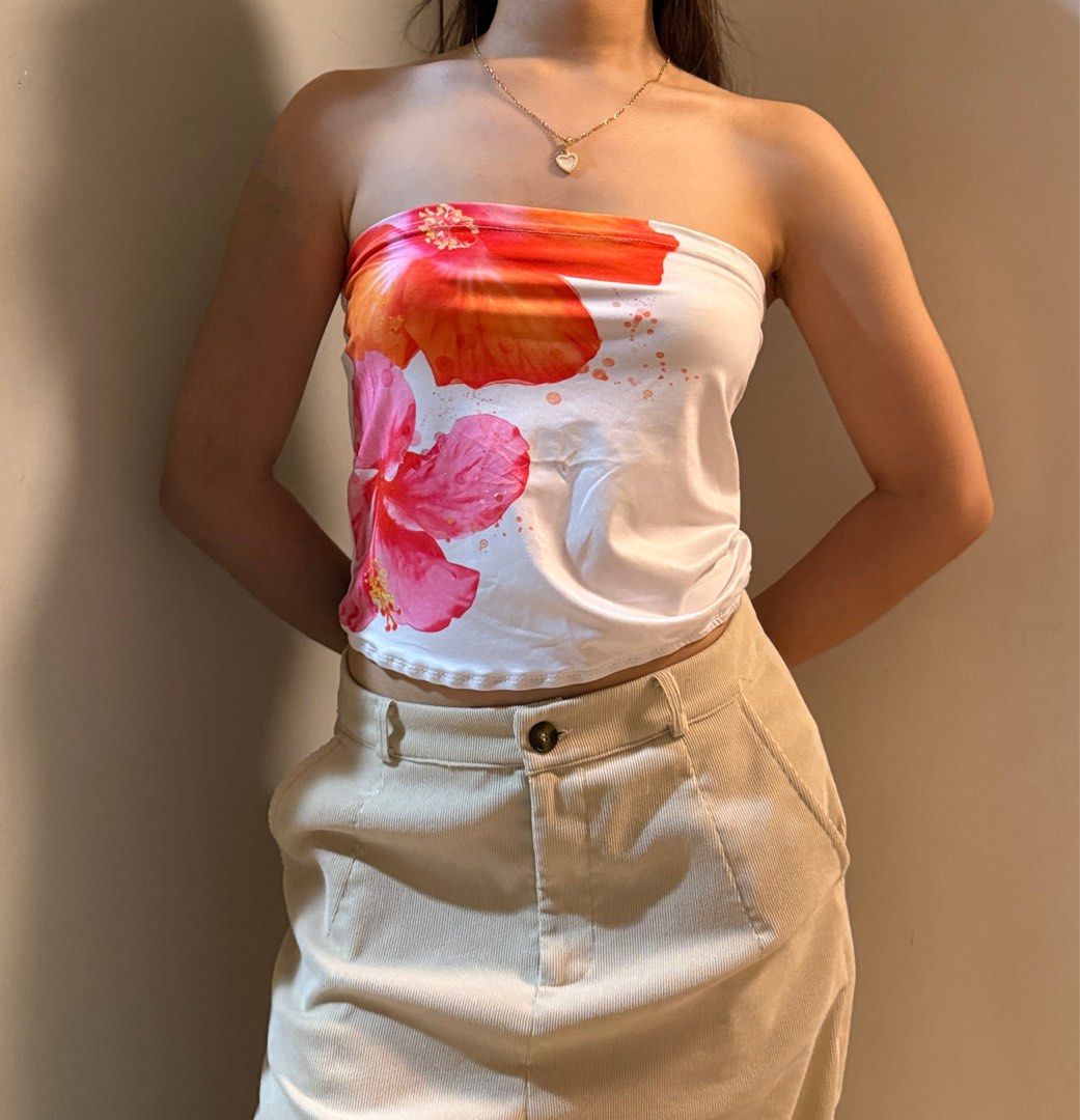 White Floral Tube Top (Category: Sleeveless) located in San Antonio. Submitted by decluttermemine (Listing ID 1459793183, Image 2). Description: MOP: BPI and GCASH only lalamove/gogo express carried by buyer .