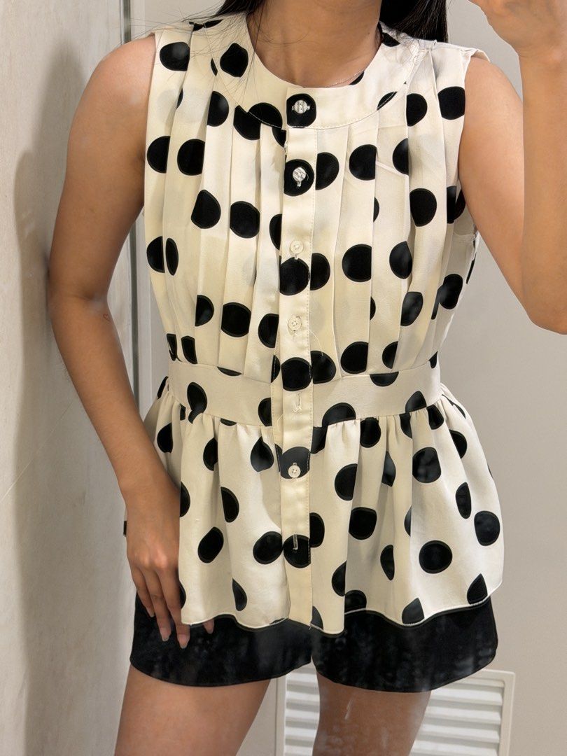 White Polka Dot Sleeveless Peplum Top (Category: Sleeveless) located in Makati City. Submitted by biotch (Listing ID 1459804929, Image 2). Description: can fit to xs to medium only flaw is its missing one button in the middle can do lalamove same day deliver or j&t asymmetrical Cotton on Nike new balance asics adidas Lululemon bershka skims sports leggings sportsbra H&M bershka corporate skirt skort zara pomelo thrift baggy jeans wide leg denim c
