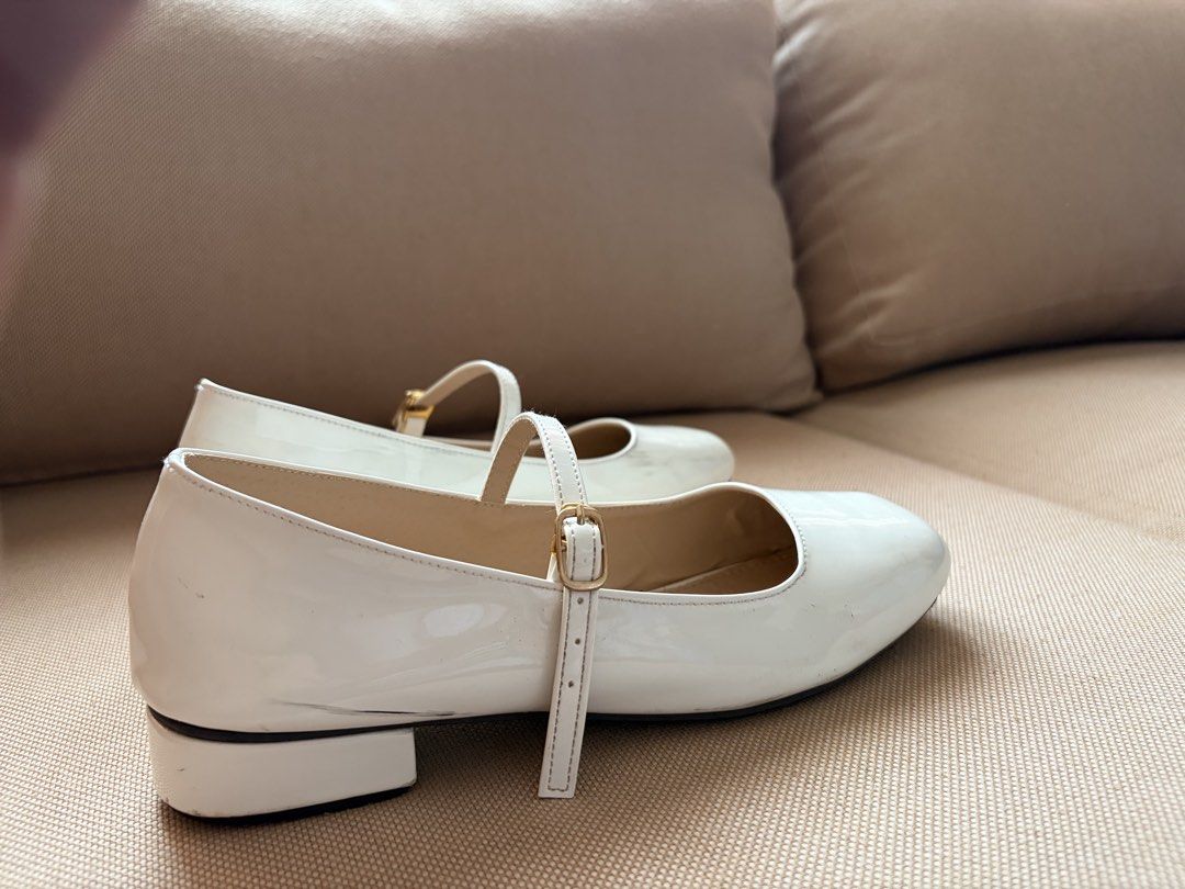 White shoes size 36 (Category: Babies & Kids Fashion) located in Cainta. Submitted by denden100 (Listing ID 1459761502, Image 2). Description: White mary jane shoes used for gala uniform. Size 36 (24cm) true to size With some signs of usage. Mode of payment: Gcash Shipping fee c/o buyer via lalamove or grab My location: Marcos Highway near SM Masinag.