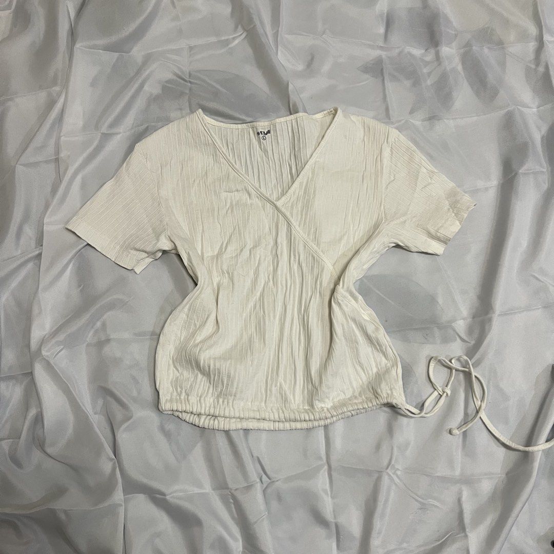 White Top (Category: Shirts) located in Imus. Submitted by niftees.eco (Listing ID 1459711101, Image 1). Description: S-M (stretchy!).