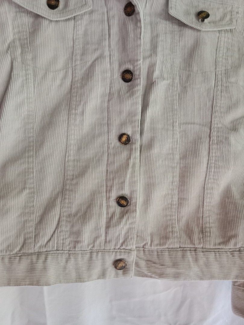white vintage curdoroy jacket (Category: Coats, Jackets and Outerwear) located in Bontoc. Submitted by irene_banganan (Listing ID 1459858652, Image 3). Description: white vintage curdoroy jacket fits small (men), fits small-medium (womens) bust 34" | length: 24" makapal, fully lined, no stretch well made no flaws, excellent condition.