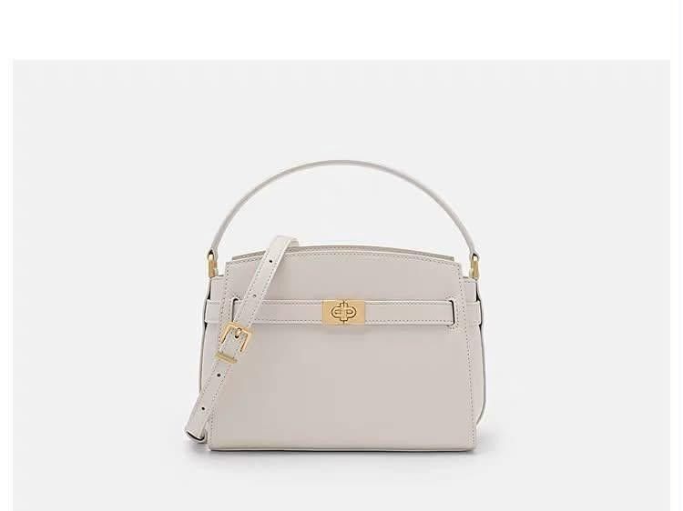 WOMEN BAGS PEDRO / MALL PULL OUT (Category: Luxury Bags & Wallets) located in Manila. Submitted by luxujeaem (Listing ID 1459781476, Image 3). Description: WOMEN BAGS PEDRO / MALL PULL OUT LIMITED STOCK ONLY!! PRE - ORDER!! • STRICTLY PAYMENT FIRST 🧷 Size: 9 inches 🧷 with dust bag & serial number 🧷 add ₱70 for paper bag ✨ Best gift for girlfriend✨.