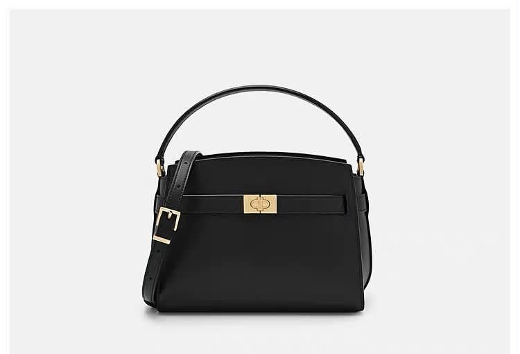 WOMEN BAGS PEDRO / MALL PULL OUT (Category: Luxury Bags & Wallets) located in Manila. Submitted by luxujeaem (Listing ID 1459781476, Image 2). Description: WOMEN BAGS PEDRO / MALL PULL OUT LIMITED STOCK ONLY!! PRE - ORDER!! • STRICTLY PAYMENT FIRST 🧷 Size: 9 inches 🧷 with dust bag & serial number 🧷 add ₱70 for paper bag ✨ Best gift for girlfriend✨.