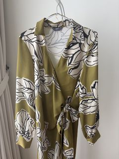 (Category: ) located in . Submitted by rayrayshophercloset (Listing ID 1459727540, Image 1). Description: .
