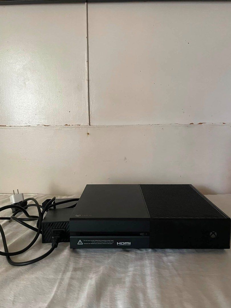 XBOX ONE WITH ORIG CONTROLLER THEN DIGITAL GAMES (Category: Xbox) located in Manila. Submitted by choyski_32 (Listing ID 1459710733, Image 1). Description: FOR SALE XBOX ONE NO ISSUE KAKA LINIS LANG DIN AND BAGO THERMAL PASTE GAGAMITIN NALANG INCLU - WITH ORIG CONTOLLER AND 19 GAMES PAID AND ADDITIONAL 6DISC 6k RFS UPGRADE NEW UNIT.