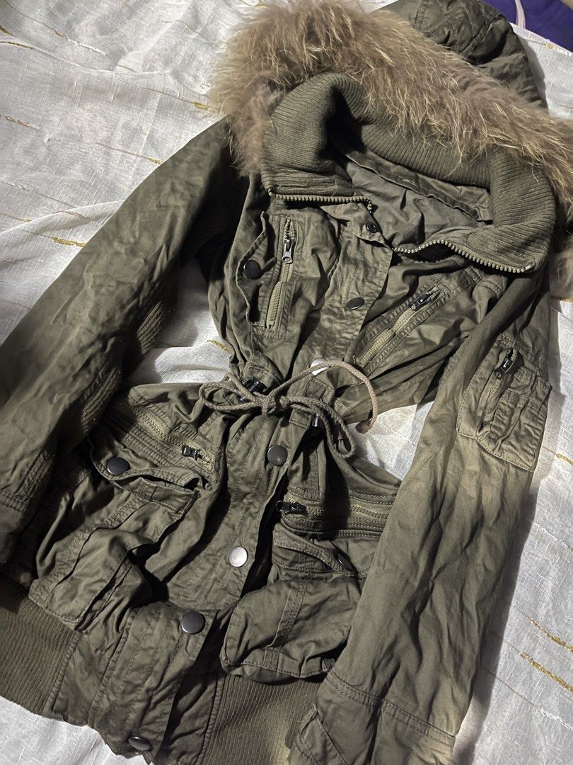 Y2k fur hood jacket (Category: Announcements) located in Makati City. Submitted by th3spiceofvalentines (Listing ID 1459873739, Image 3). Description: .
