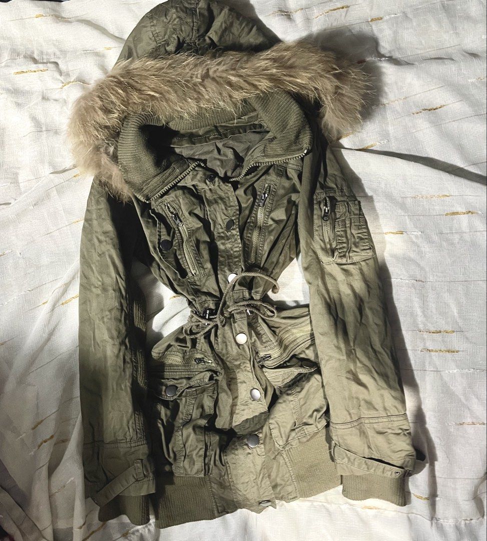 Y2k fur hood jacket (Category: Announcements) located in Makati City. Submitted by th3spiceofvalentines (Listing ID 1459873739, Image 2). Description: .