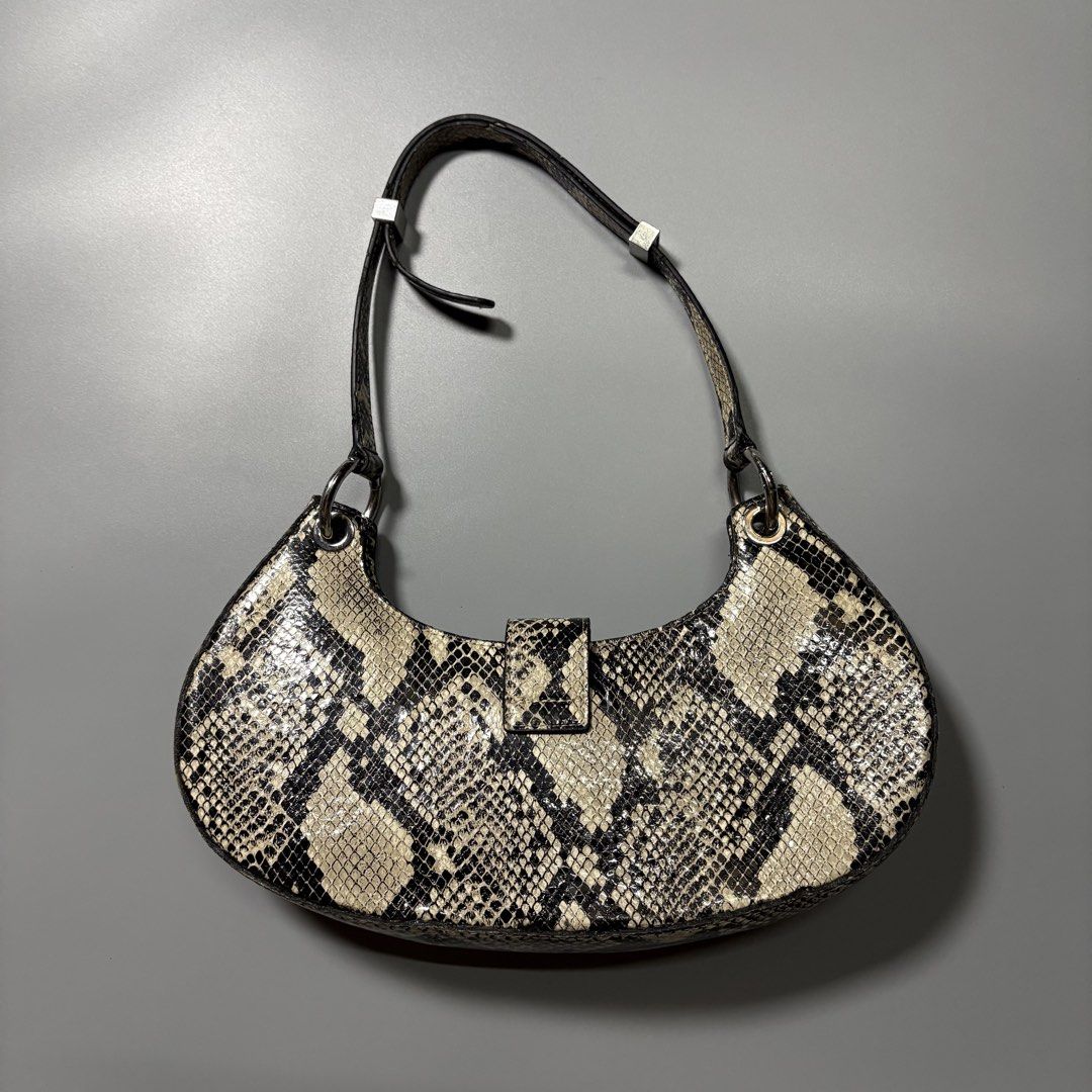 Y2K Snakeskin Shoulder Bag (Category: Shoulder Bags) located in Tayabas. Submitted by tayabaskartell (Listing ID 1459811902, Image 3). Description: .