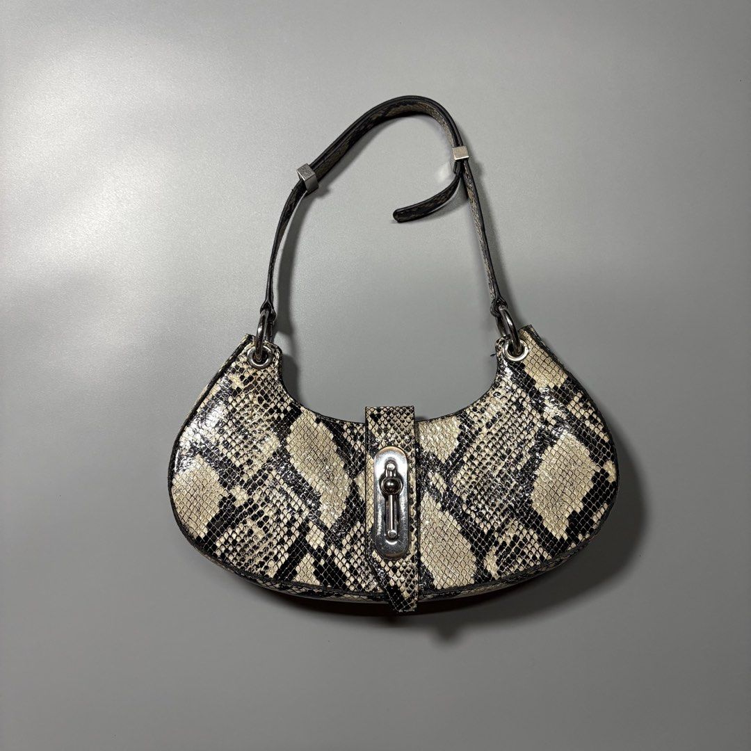 Y2K Snakeskin Shoulder Bag (Category: Shoulder Bags) located in Tayabas. Submitted by tayabaskartell (Listing ID 1459811902, Image 1). Description: .