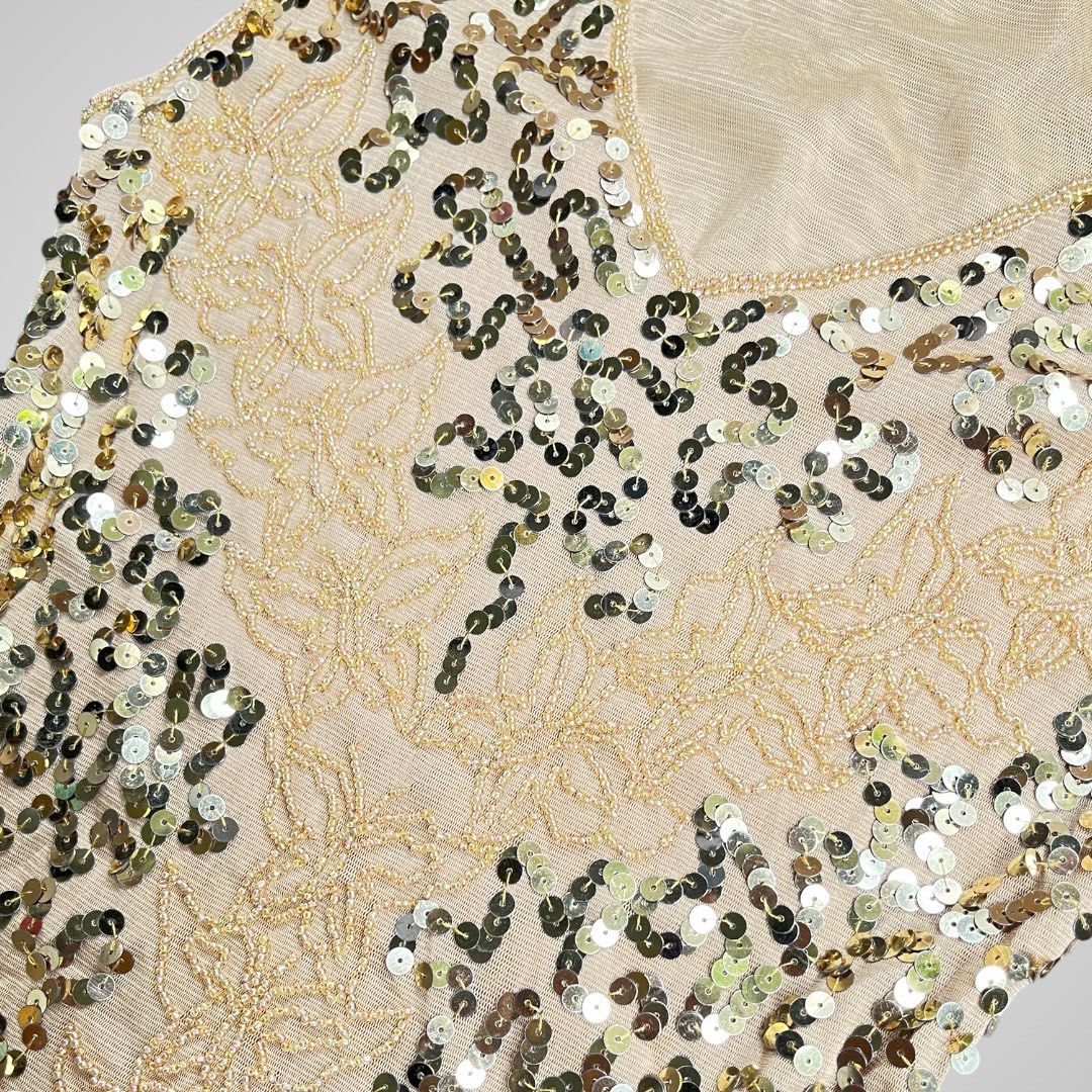 y2k Sparkly Beaded V-Neck Sleeveless Top (Category: Sleeveless) located in Calamba. Submitted by sellinggrannyscloset (Listing ID 1459799122, Image 2). Description: Y2K MESH BEADED TOP SIZE: S-M STRETCHABLE LENGTH: 20 WIDTH: 13 CONDITION: 10/10 ISSUE: X.