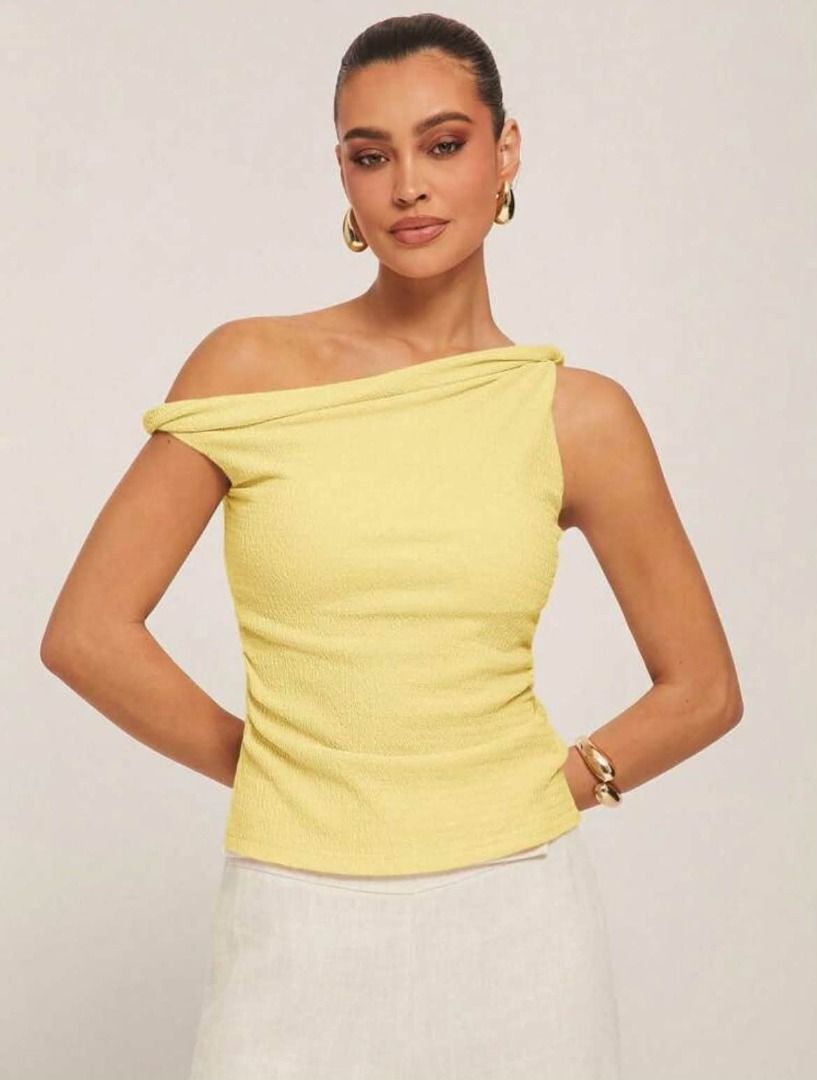✨Yellow One-Shoulder Ruched Textured Top ✨ (Category: Blouses) located in Manila. Submitted by notsobella_ (Listing ID 1459856305, Image 1). Description: ✨Yellow One-Shoulder Ruched Textured Top ✨ CONDITION: BRAND NEW SIZE SMALL .
