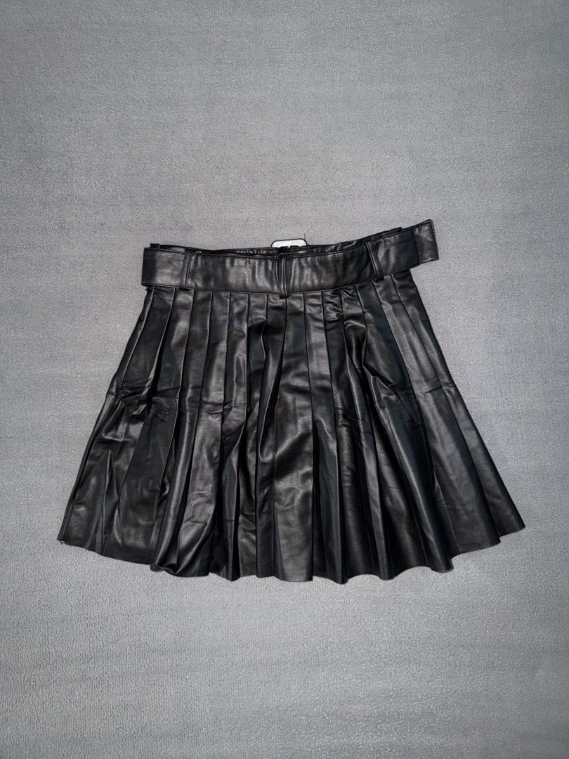 Zara Black Leather Skirt (Category: Skirts) located in Quezon City. Submitted by spicycalimaki (Listing ID 1459765671, Image 2). Description: - size S - last price posted 🏷️ zara h&m mango uniqlo monki cotton on urban revivo bershka pull & bear love bonito editors market shein tiktok halloween .