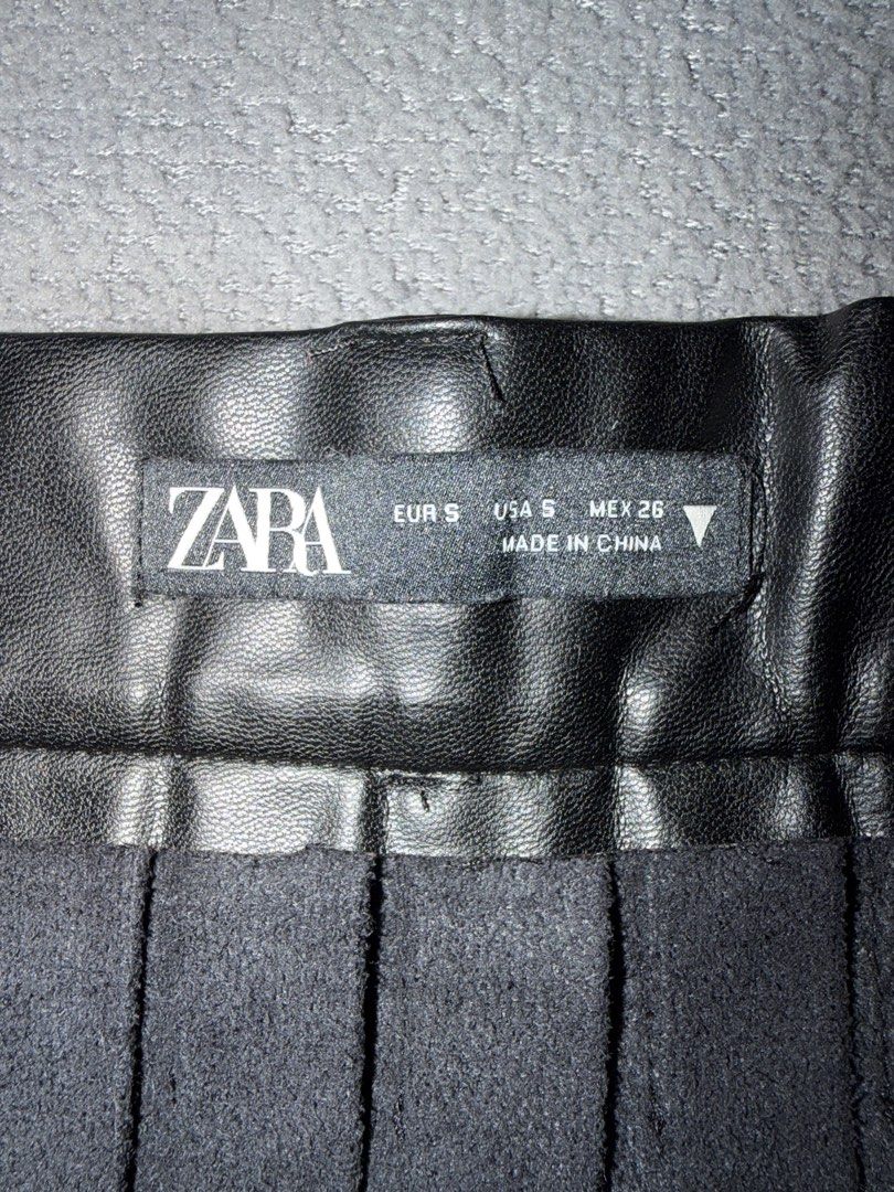 Zara Black Leather Skirt (Category: Skirts) located in Quezon City. Submitted by spicycalimaki (Listing ID 1459765671, Image 3). Description: - size S - last price posted 🏷️ zara h&m mango uniqlo monki cotton on urban revivo bershka pull & bear love bonito editors market shein tiktok halloween .