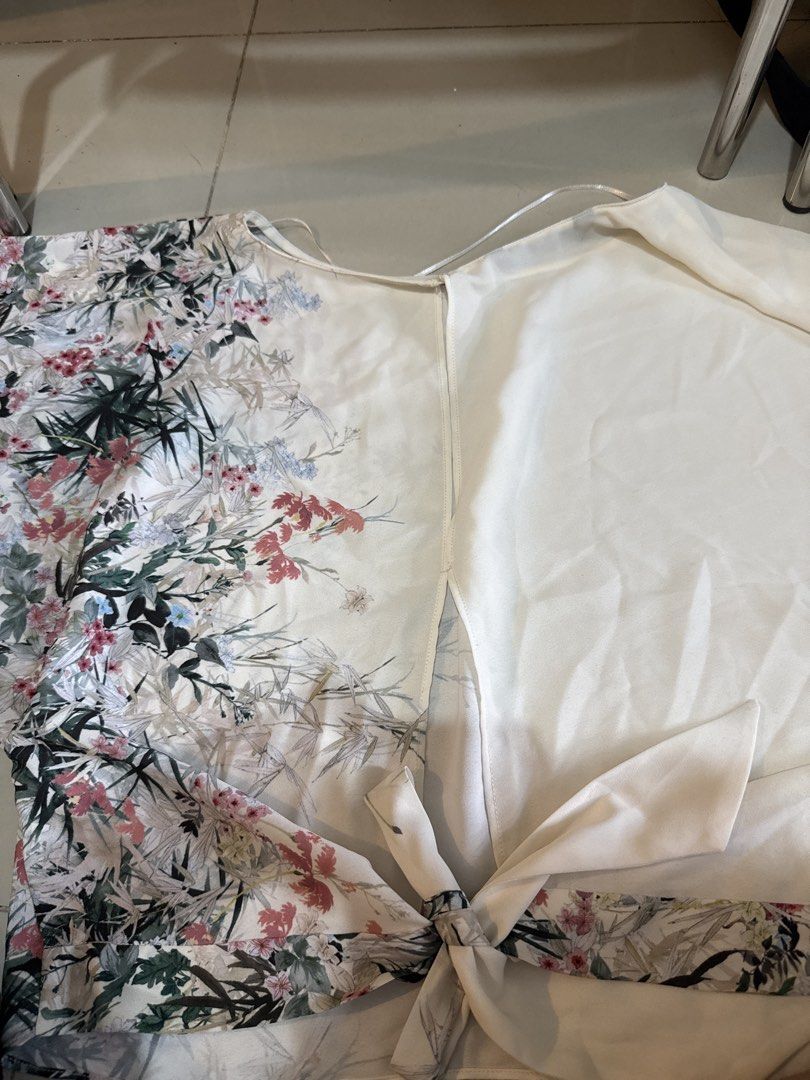 Zara Collection Floral Print Top (Category: Blouses) located in Manila. Submitted by hiiipurple (Listing ID 1459765611, Image 2). Description: - White top with beautiful floral print on sleeves and front - Plain white back - Tie detail at the bottom - Lightweight material, ideal for warm weather - Versatile: easily styled with jeans or skirts.