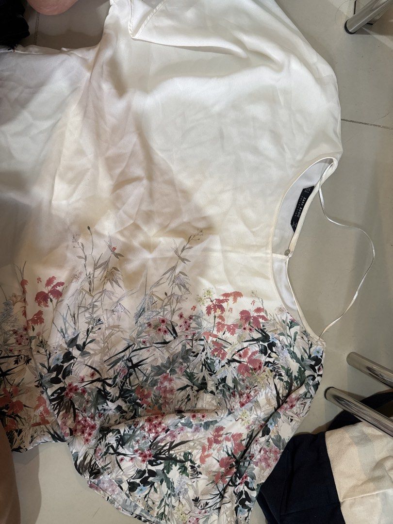 Zara Collection Floral Print Top (Category: Blouses) located in Manila. Submitted by hiiipurple (Listing ID 1459765611, Image 3). Description: - White top with beautiful floral print on sleeves and front - Plain white back - Tie detail at the bottom - Lightweight material, ideal for warm weather - Versatile: easily styled with jeans or skirts.