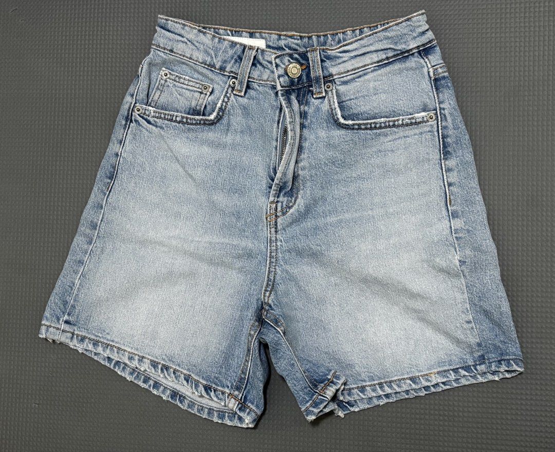 Zara Denim High-Rise Shorts (Category: Shorts) located in Lipa City. Submitted by cosmicstar.b640d6 (Listing ID 1459839613, Image 1). Description: Light-washed Waistline: 24 - 26 inches Length: 16 inches.