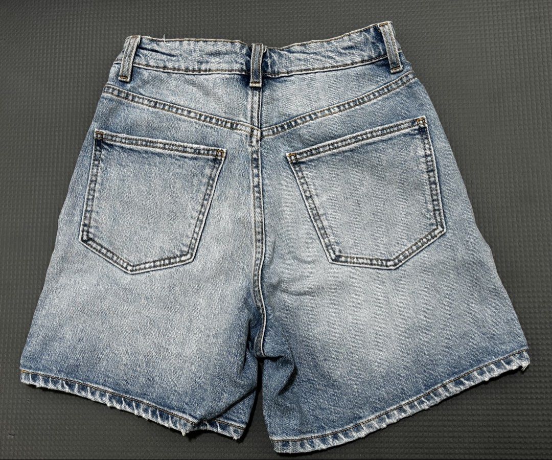 Zara Denim High-Rise Shorts (Category: Shorts) located in Lipa City. Submitted by cosmicstar.b640d6 (Listing ID 1459839613, Image 2). Description: Light-washed Waistline: 24 - 26 inches Length: 16 inches.