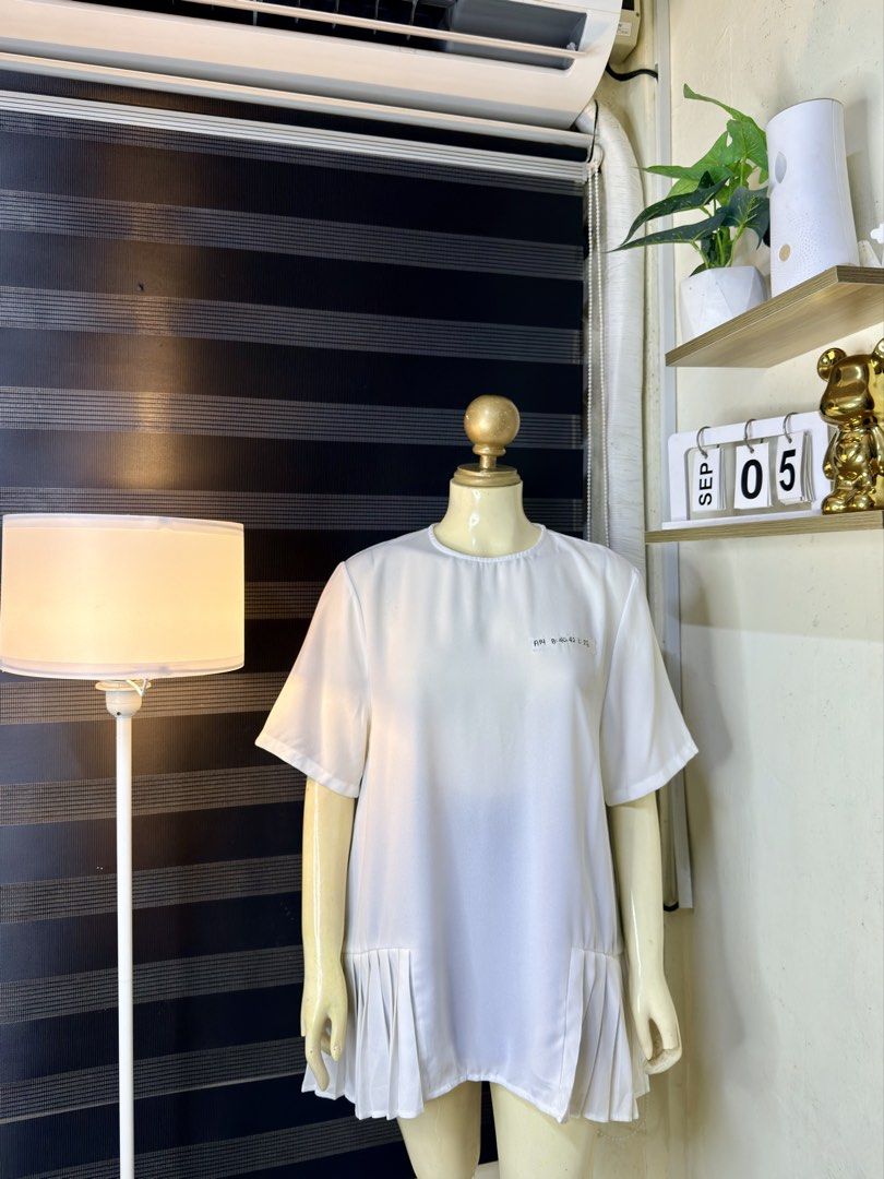 ZARA FILLITED BLOUSE (A14) (Category: Blouses) located in Bulacan. Submitted by nicolaiscloset (Listing ID 1459737916, Image 1). Description: .
