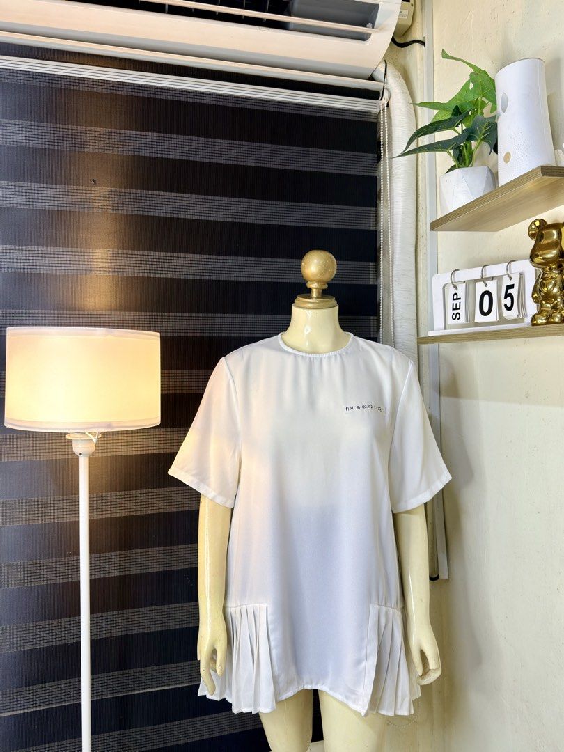 ZARA FILLITED BLOUSE (A14) (Category: Blouses) located in Bulacan. Submitted by nicolaiscloset (Listing ID 1459737916, Image 3). Description: .