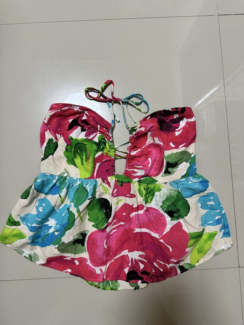Zara floral Halter backless top (Category: Others Tops) located in Davao. Submitted by theresetshelf (Listing ID 1459871834, Image 3). Description: 🌺peplum 🌺halter 🌺backless 🌺Can fit S-L since its adjustable at the back .