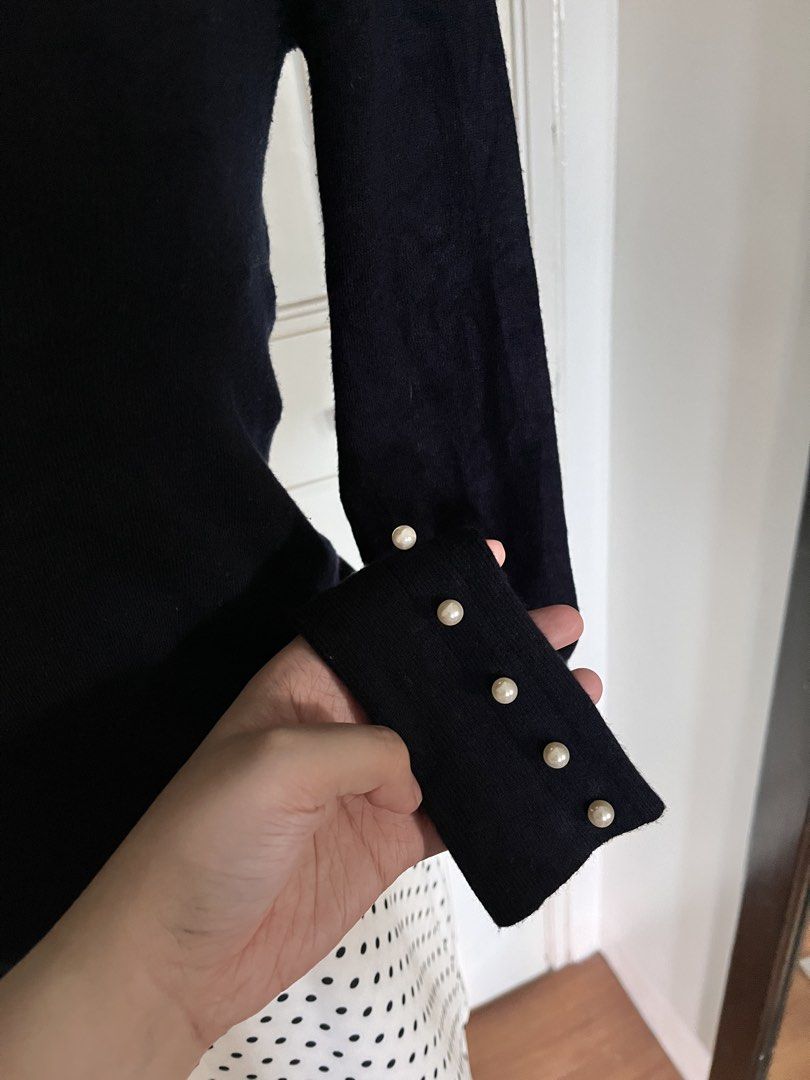 Zara knit longsleeves (Category: Longsleeves) located in Muntinlupa City. Submitted by on.repeeat (Listing ID 1459705735, Image 2). Description: Small on tag No issue Has a pearl details sa sleeves .