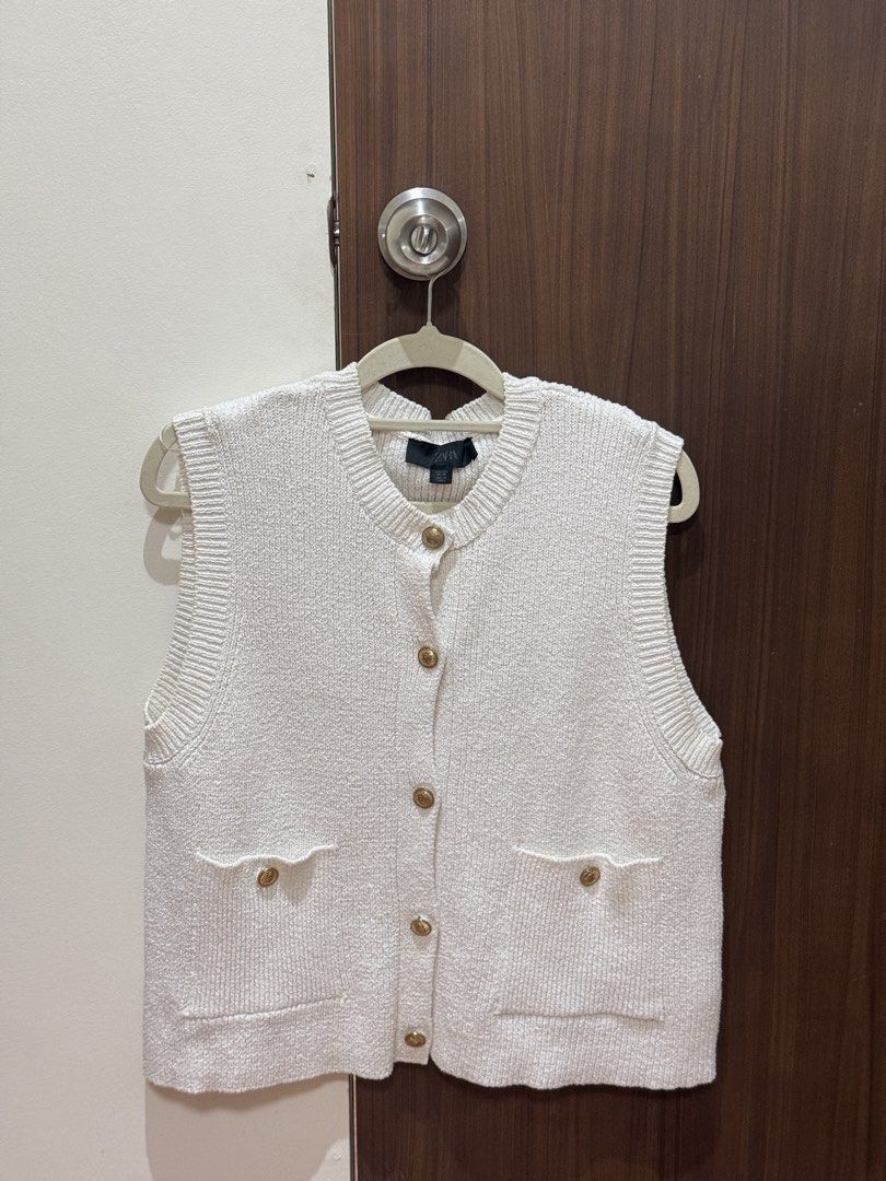 Zara Knitted Top (Category: Blouses) located in Manila. Submitted by chstnjmc (Listing ID 1459870737, Image 1). Description: .