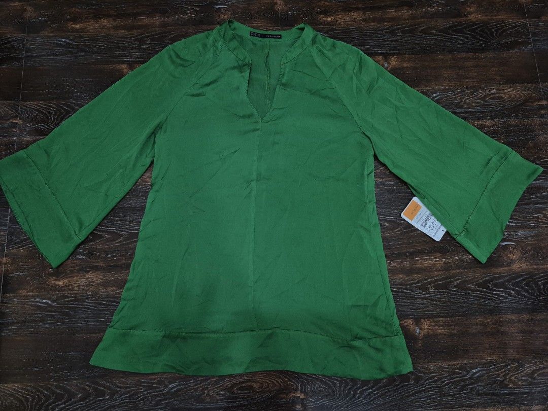 Zara Long Green Blouse (Category: Blouses) located in Santa Cruz. Submitted by deenem (Listing ID 1459708954, Image 3). Description: With Tag Bust:20(40) Lenght: 31.