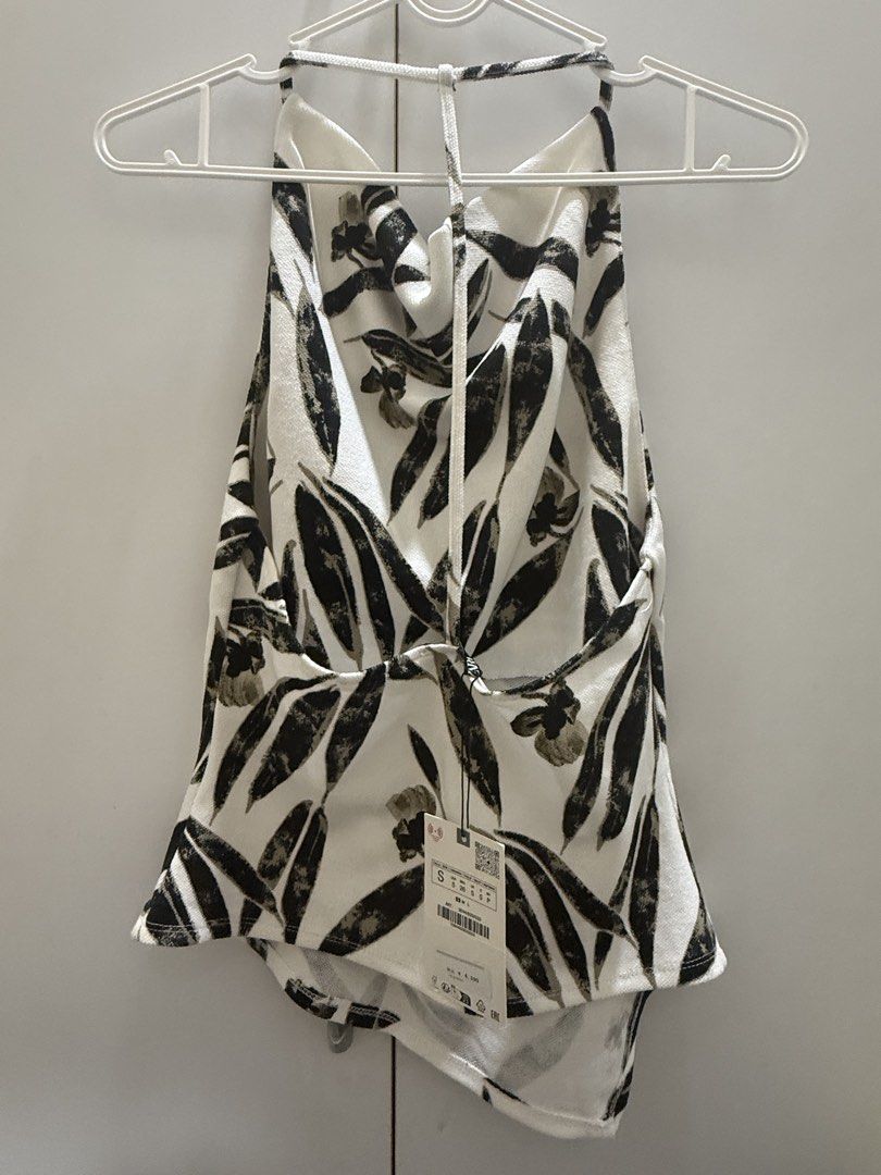 Zara Printed Pique Halter Top (Category: Sleeveless) located in Davao. Submitted by gca.goodsph_ (Listing ID 1459742780, Image 2). Description: Size: Small.