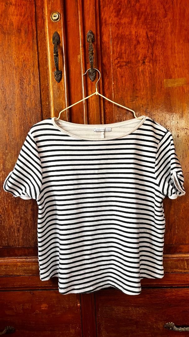 ZARA stripped top (Category: Blouses) located in Tuguegarao City. Submitted by declutterwithfran (Listing ID 1459752493, Image 1). Description: size: M MOD: JNT MOP: MariBank/ Bank Transfer.