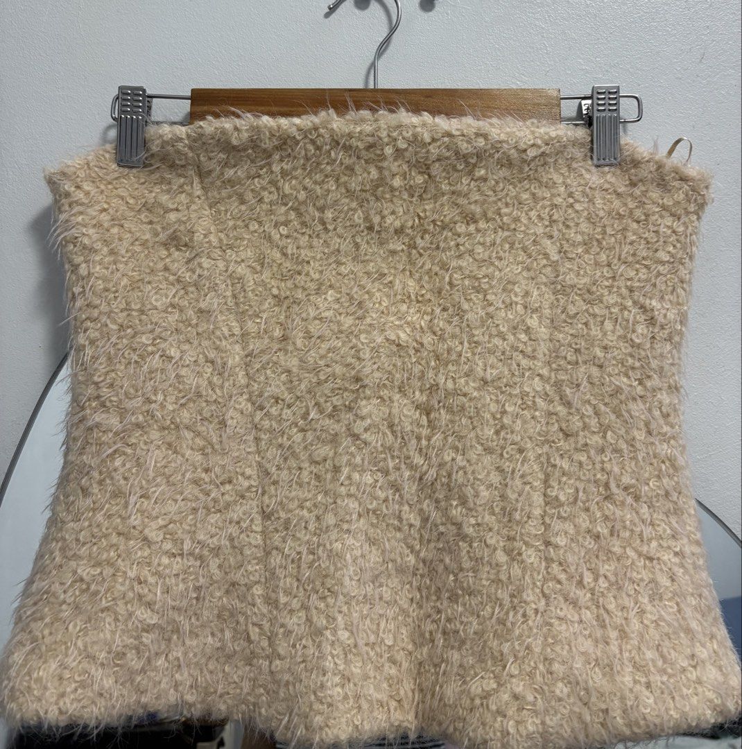 Zara Textured Tube Top Size M (Category: Sleeveless) located in San Pedro. Submitted by princessjybc (Listing ID 1459798620, Image 1). Description: FOR SALE: Cream Fur Tube Top ✨ Size: Medium — Runs small (Triange on tag) ✨ Condition: Lightly used (Worn only twice and still in excellent condition) ✨ Soft faux-fur texture 📸 May request for actual photos and measurements. Just send me a message! 📍 Location: San Pedro, Laguna.