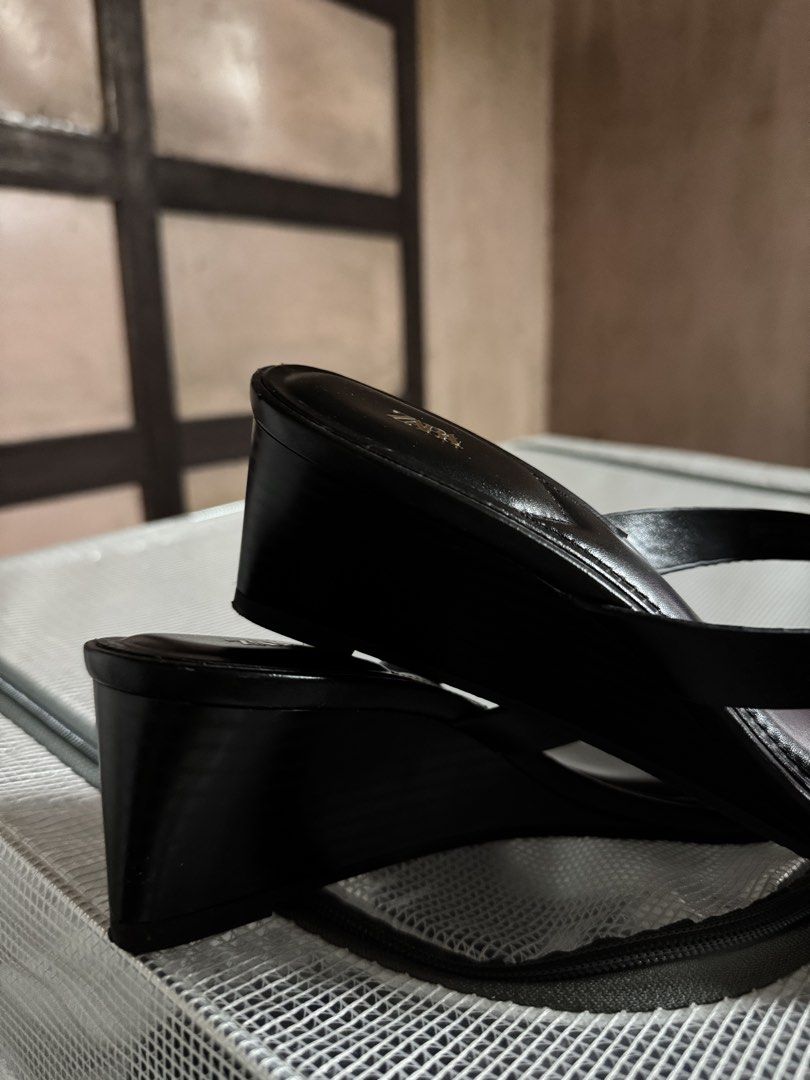 Zara Wedge Sandals (Category: Sandals) located in Pasig City. Submitted by prelovedbyanax (Listing ID 1459777724, Image 2). Description: .
