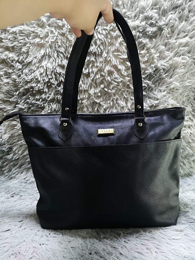Zipper Closure Black Shoulder Bag (Category: Shoulder Bags) located in Santa Cruz. Submitted by jmy_surplus.2 (Listing ID 1459780929, Image 3). Description: Size ; L - 11 W - 16 Color ; Black Type ; Shoulder bag Brand ; No brand Material ; Leather Style ; Black Leather Shoulder Bag LR 168 JMY 5 Batch #218.
