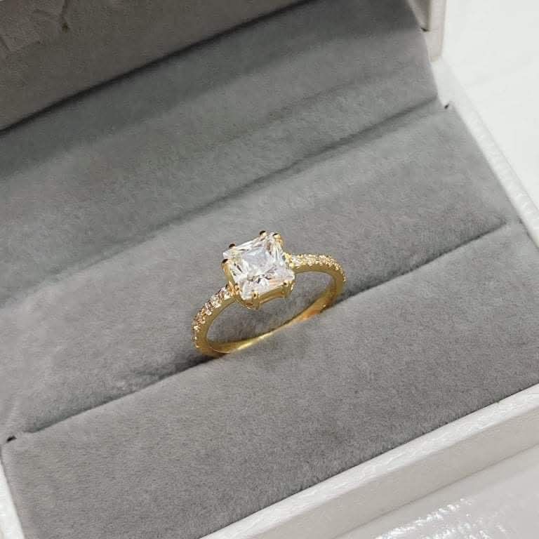 18k Gold Ring (Category: Rings) located in Pililla. Submitted by kweeee_ (Listing ID 1460065308, Image 3). Description: - 18k gold engagement ring - 1 carat - Princess Cut lab grown diamond - w/ .01 carat 7pcs each side (total of 14pcs) W/ authenticity card - size 5.75 - Ideal for proposals or as a special gift - Classic, timeless design .