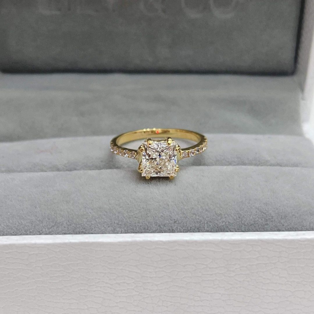 18k Gold Ring (Category: Rings) located in Pililla. Submitted by kweeee_ (Listing ID 1460065308, Image 2). Description: - 18k gold engagement ring - 1 carat - Princess Cut lab grown diamond - w/ .01 carat 7pcs each side (total of 14pcs) W/ authenticity card - size 5.75 - Ideal for proposals or as a special gift - Classic, timeless design .
