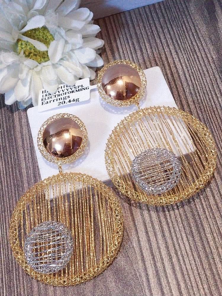 18k Hk setting gold electroform dangling earrings (Category: Earrings) located in Manila. Submitted by bhelgoldseller2ndaccount (Listing ID 1460012734, Image 1). Description: New!!✨New!!✨New!! Authentic 18k Hk Golds 💯pawnable/naisasanla 💯with high appraisal rate 💯good investment 💯Direct supplier price 👉OPEN for resellers 🌺please take time to evaluate their actual sizes and grams 👉Best panggift for all occasions ✅ Sold per grams not per pie