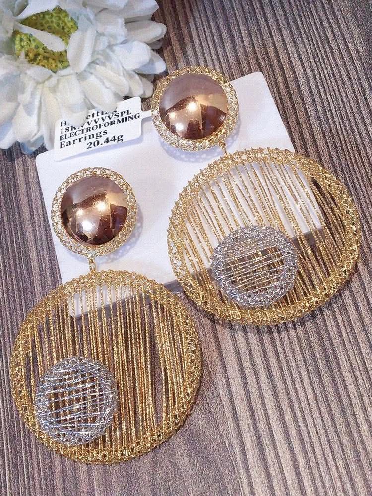 18k Hk setting gold electroform dangling earrings (Category: Earrings) located in Manila. Submitted by bhelgoldseller2ndaccount (Listing ID 1460012734, Image 2). Description: New!!✨New!!✨New!! Authentic 18k Hk Golds 💯pawnable/naisasanla 💯with high appraisal rate 💯good investment 💯Direct supplier price 👉OPEN for resellers 🌺please take time to evaluate their actual sizes and grams 👉Best panggift for all occasions ✅ Sold per grams not per pie
