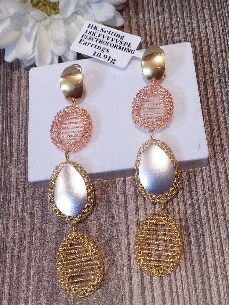 18k Hk setting gold electroform dangling earrings (Category: Earrings) located in Manila. Submitted by bhelgoldseller2ndaccount (Listing ID 1460012734, Image 3). Description: New!!✨New!!✨New!! Authentic 18k Hk Golds 💯pawnable/naisasanla 💯with high appraisal rate 💯good investment 💯Direct supplier price 👉OPEN for resellers 🌺please take time to evaluate their actual sizes and grams 👉Best panggift for all occasions ✅ Sold per grams not per pie
