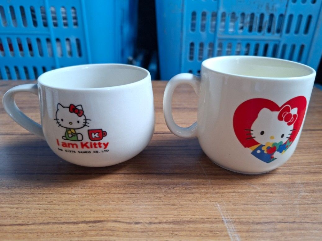 1975 Sanrio Hello Kitty Small Mugs (Category: Coffee & Tea Tableware) located in Consolacion. Submitted by luxekerei (Listing ID 1459089463, Image 3). Description: .