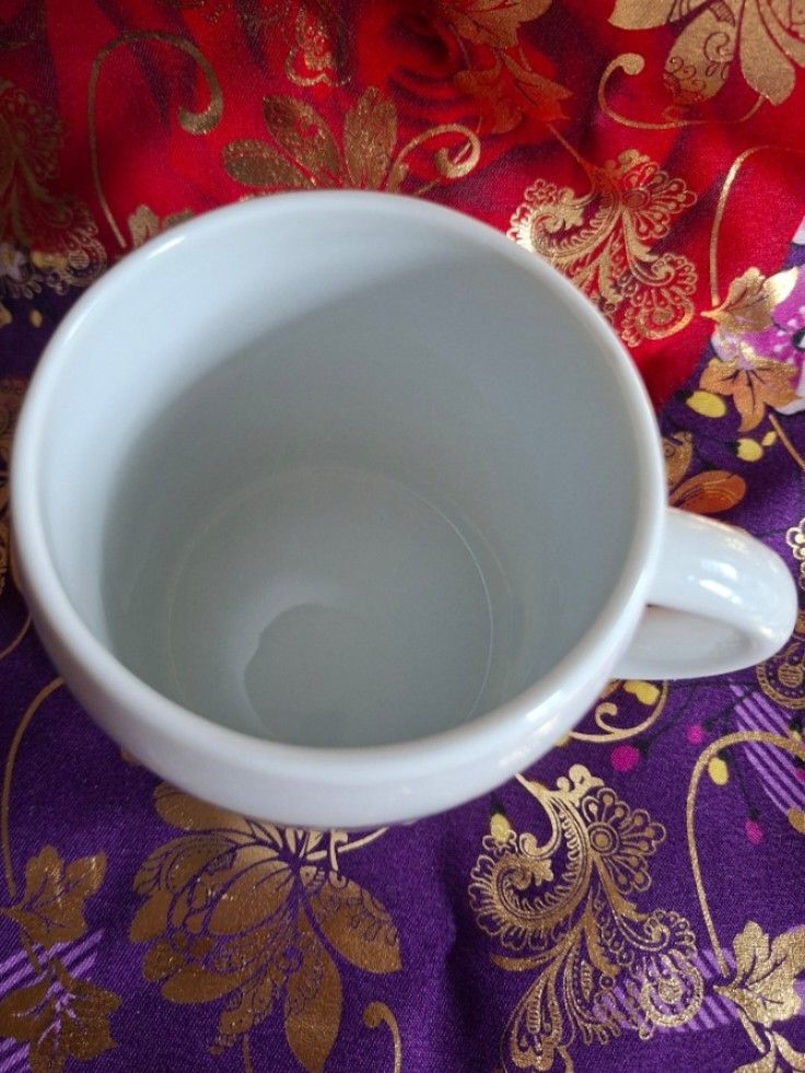 2005 Sanrio Hello Kitty Mug (Category: Coffee & Tea Tableware) located in Consolacion. Submitted by luxekerei (Listing ID 1456946159, Image 3). Description: - vintage 2005 Sanrio Hello Kitty ceramic mug featuring an ornate purple and pink flower frame design..